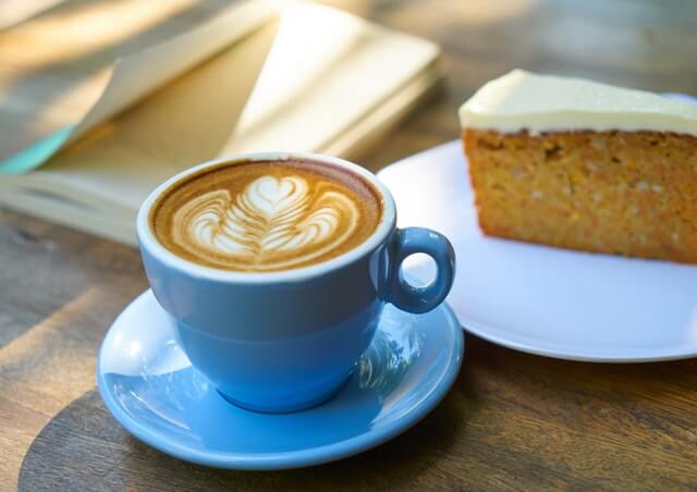 Kaffee mit Kuchen