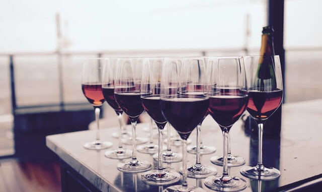 rotwein Volle Rotweingläser
